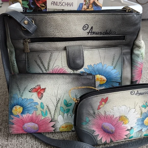 Anuschka 4 piece set floral hand painted bags - Picture 12 of 14